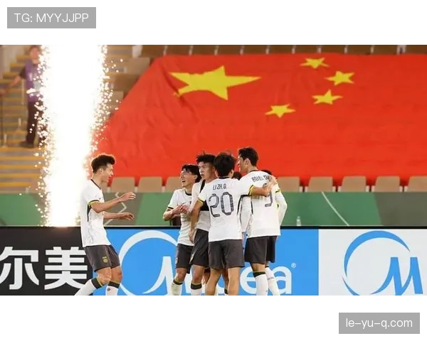 越南队门将邓文林神勇扑救助球队竞争力持续攀升