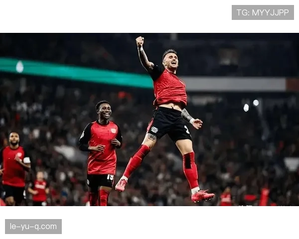 利兹联定位球战术显神威，球队表现再创新高引关注