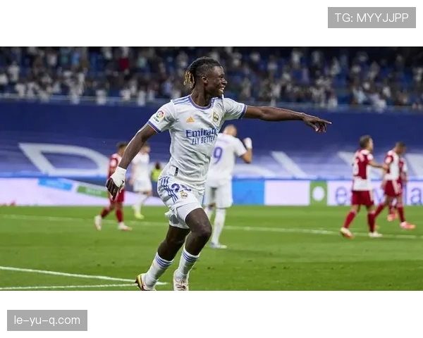 卡马文加战术体系适配性分析：中场多面手持续提升皇马攻防转换效率