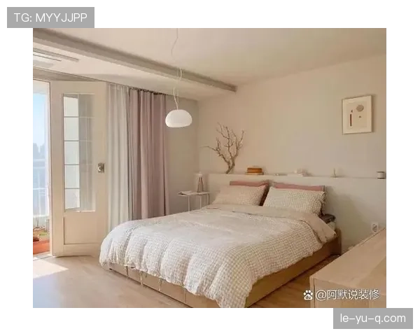 娜奥米·大阪深夜发的家居照，床头那堆东西比我全家还值钱